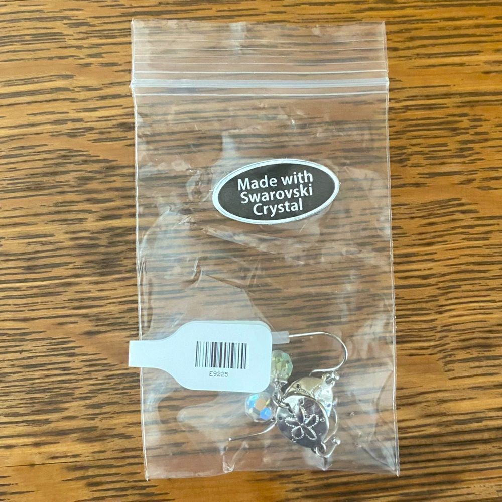 Swarovski Crystal Elements Shoreline Sand Dollar Earrings NWT - Picture 4 of 4